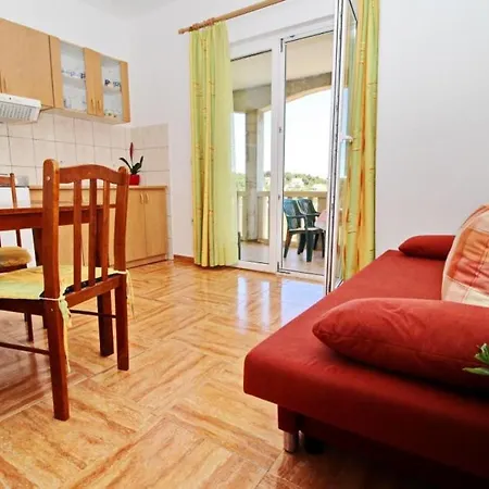 Veselka - One Bedroom With Terrace And Sea View Λομπάρδα